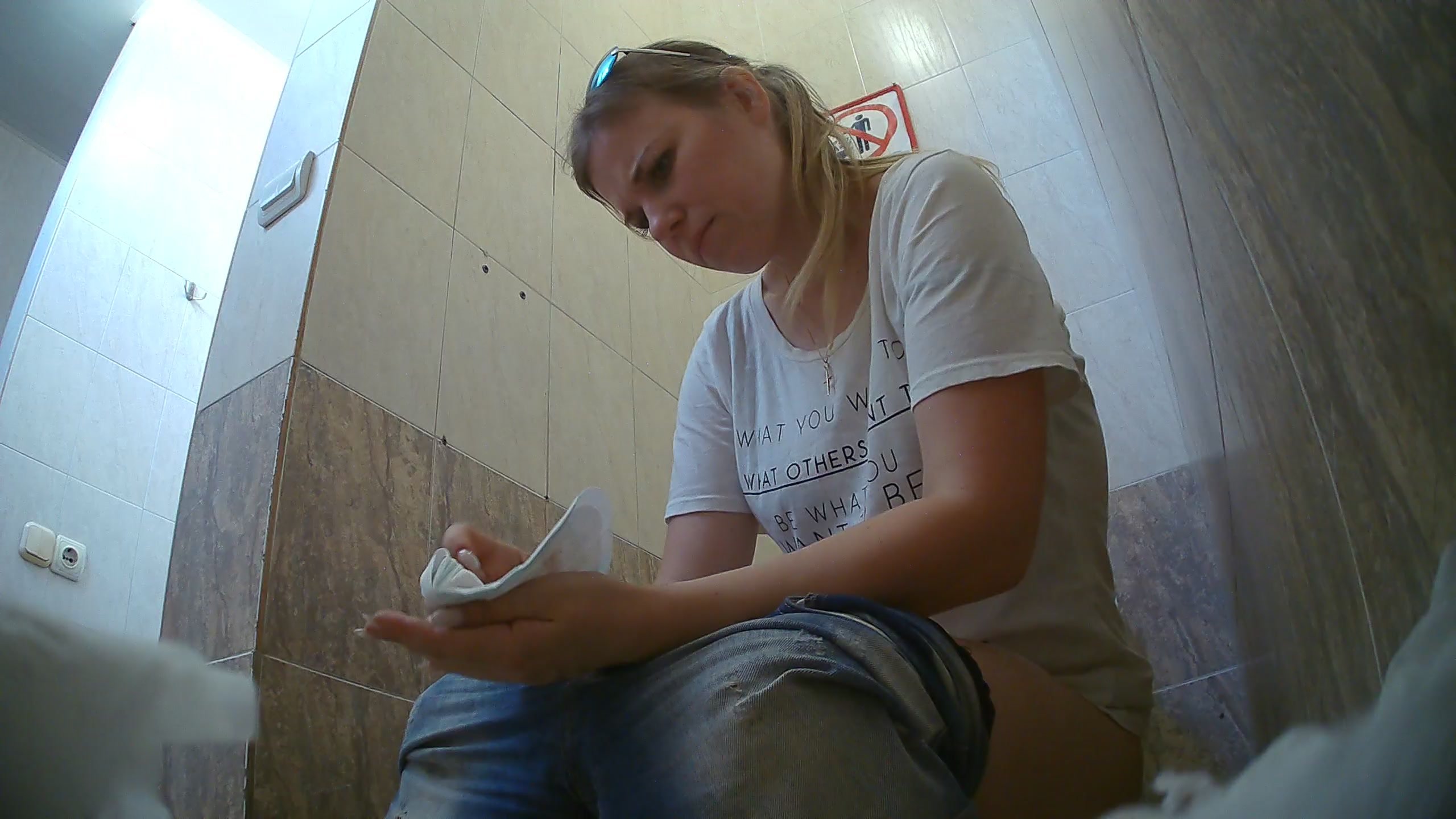 Sexy girl peeing in toilet - ThisVid.com.