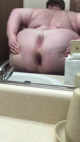 Huge Chub Shows Ass