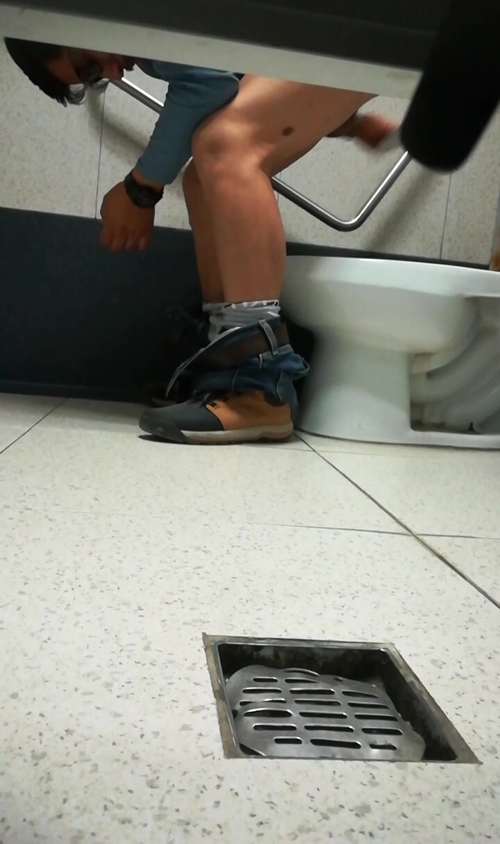 spycam in toilete - video 3