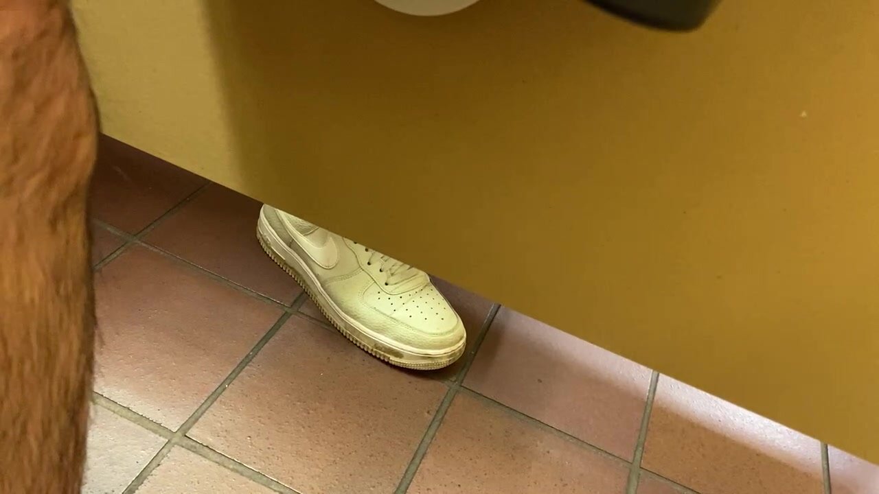 Student takes a nice dump in the next stall