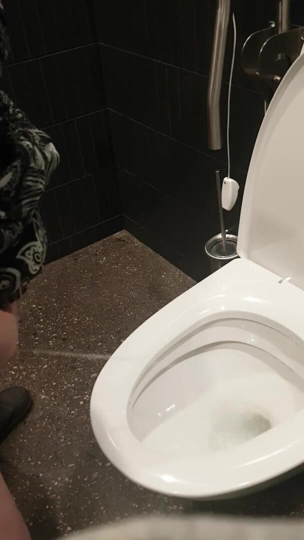 Public toilet pee - video 3