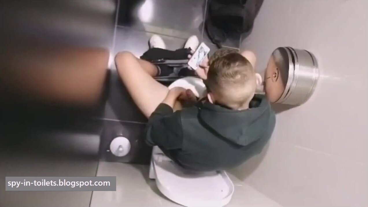 toilet spy wanker