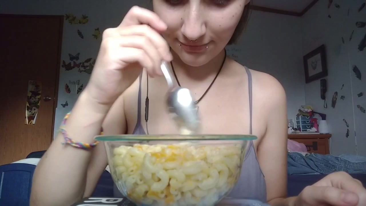 Teen Girl Swallow Noodle