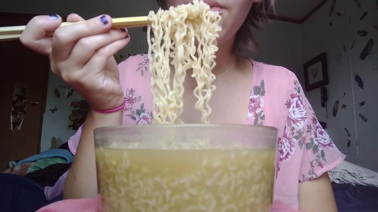 Teen Girl Swallow Noodle - video 2