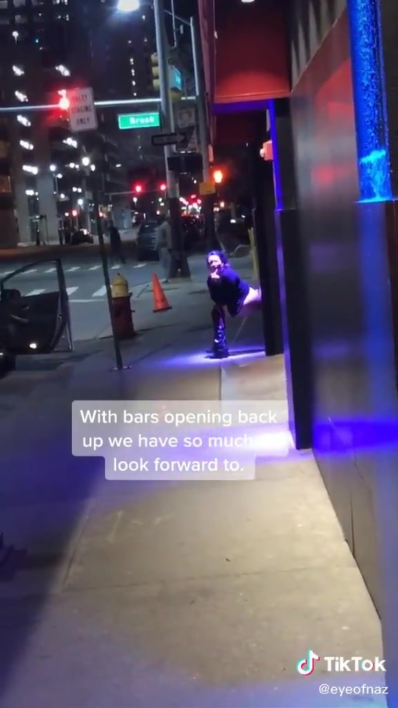 Guys catch a sexy girl taking a pee outside of bar