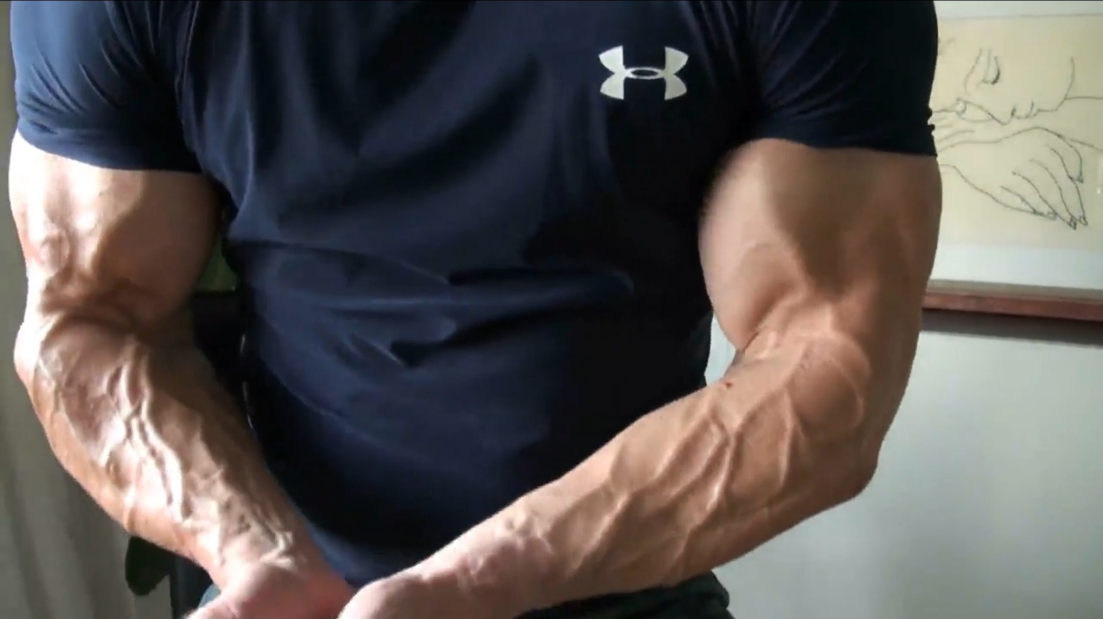Mature muscle shows off his veiny forearms