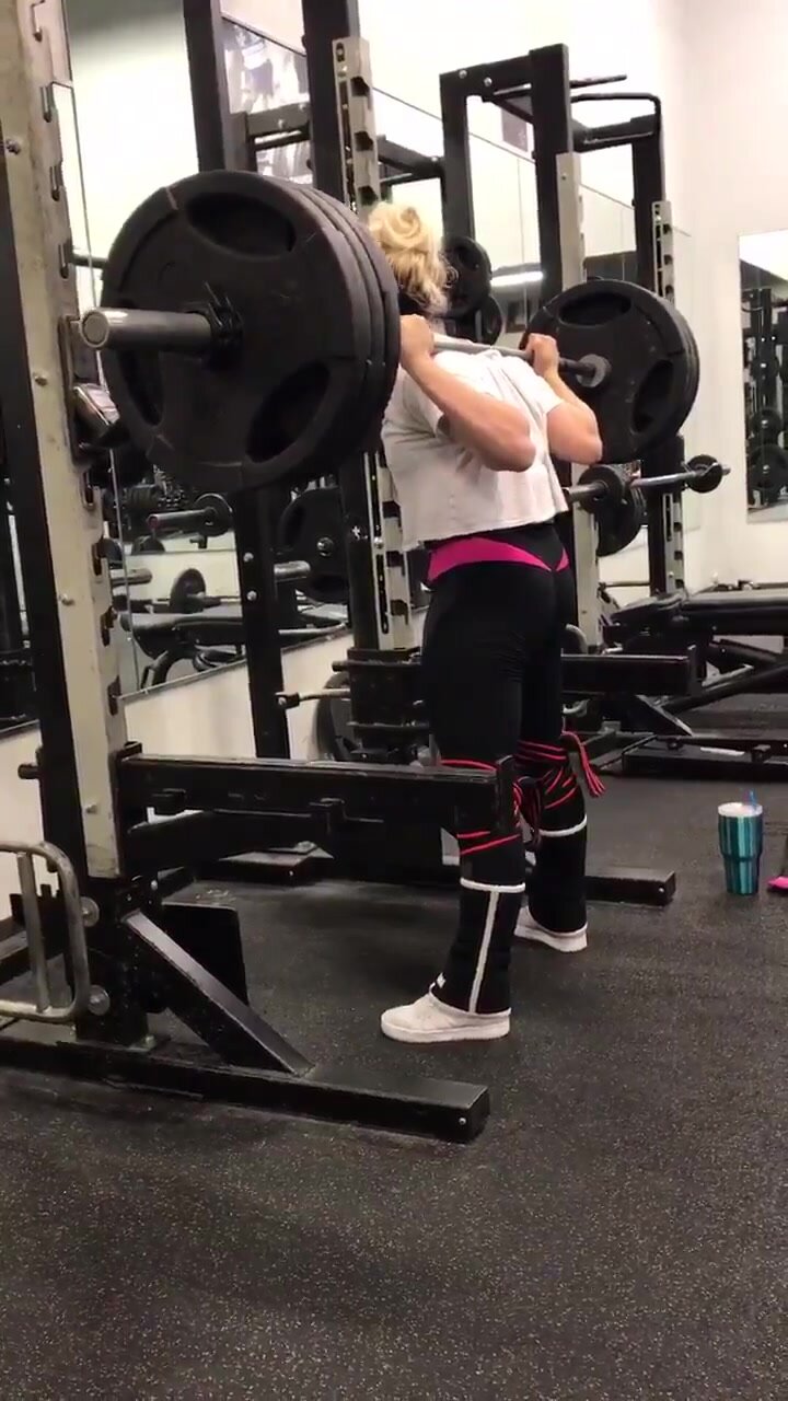 Cute blonde gym girl almost blows her back, drops pee