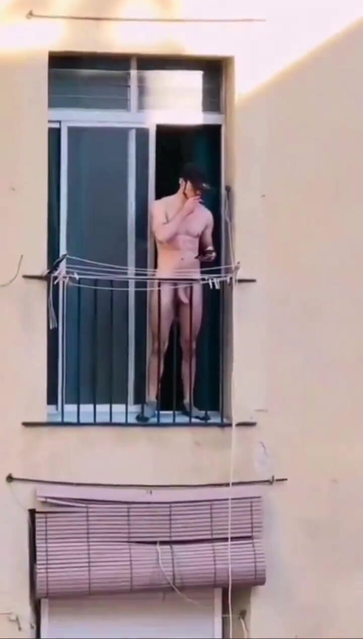 proud alpha naked in balkon
