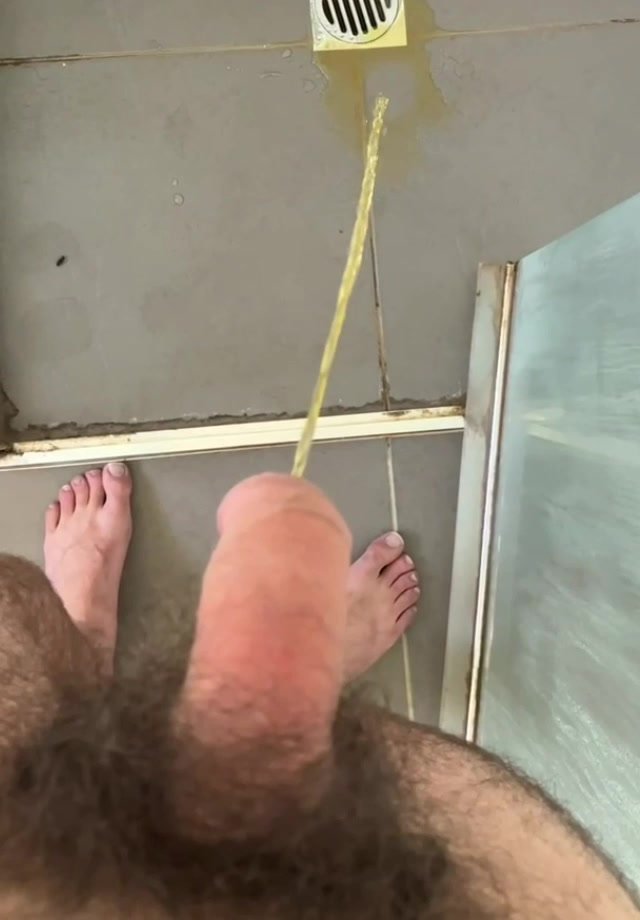 Bushy uncut cock pisses handsfree in shower