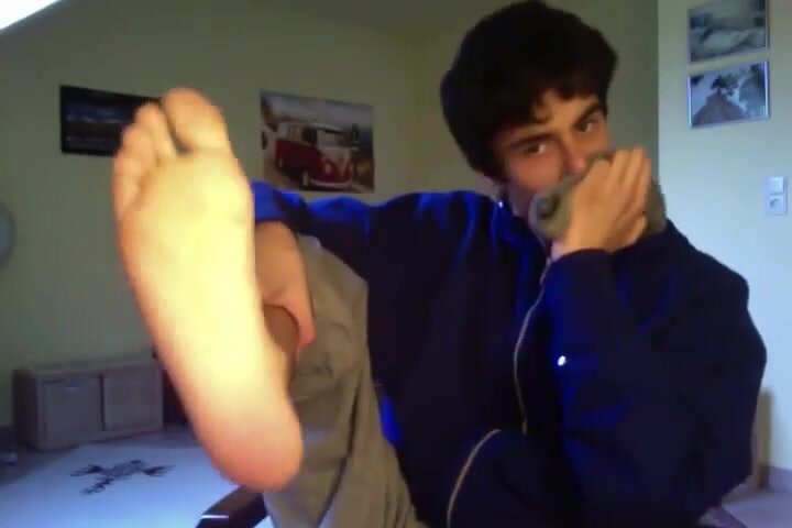 Twink shows and licks feet