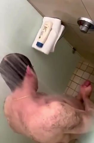 Jerking off while take a bath