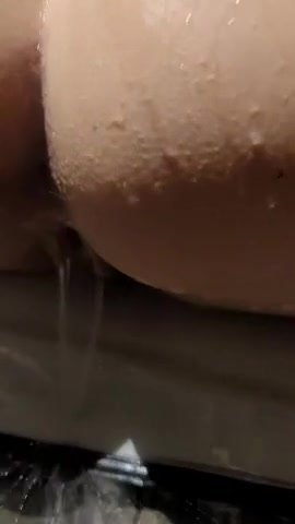 Girl pissing off hottub