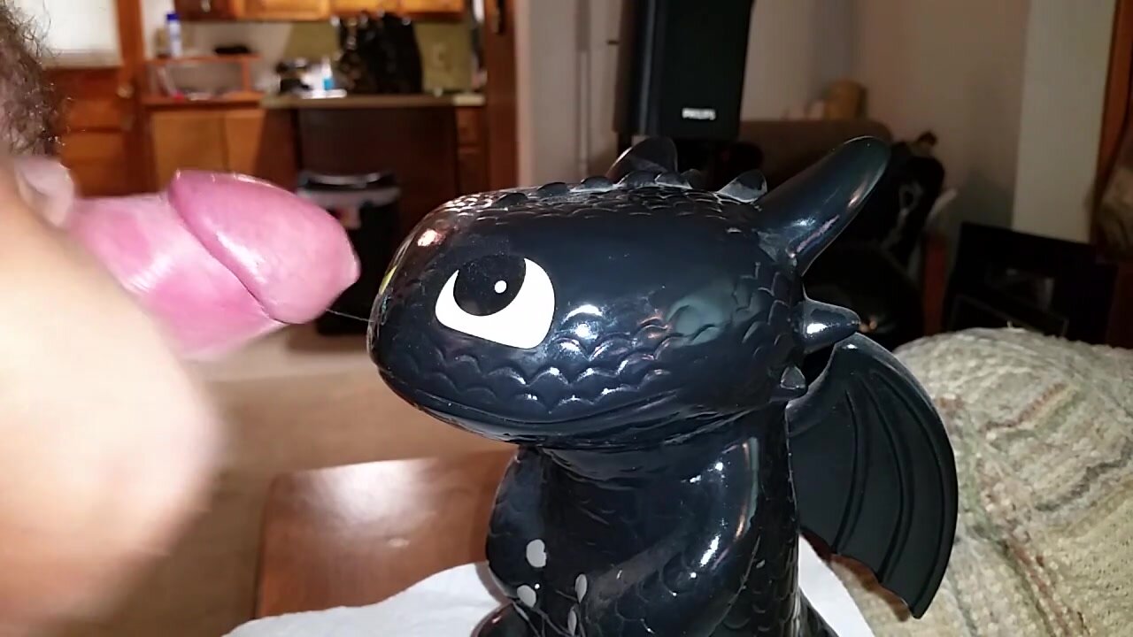 little toothless bank gets cummed on