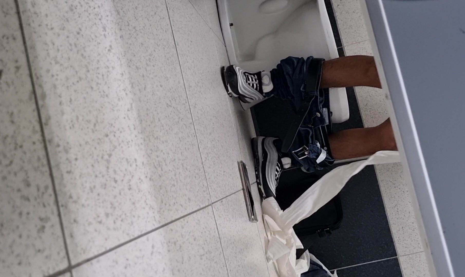 spycam in toilete-guy str8, 5