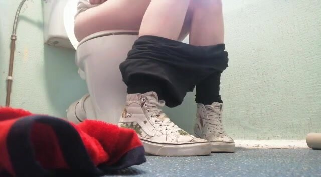girl in toilet - video 5