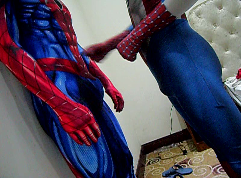 Spiderman gut punched1