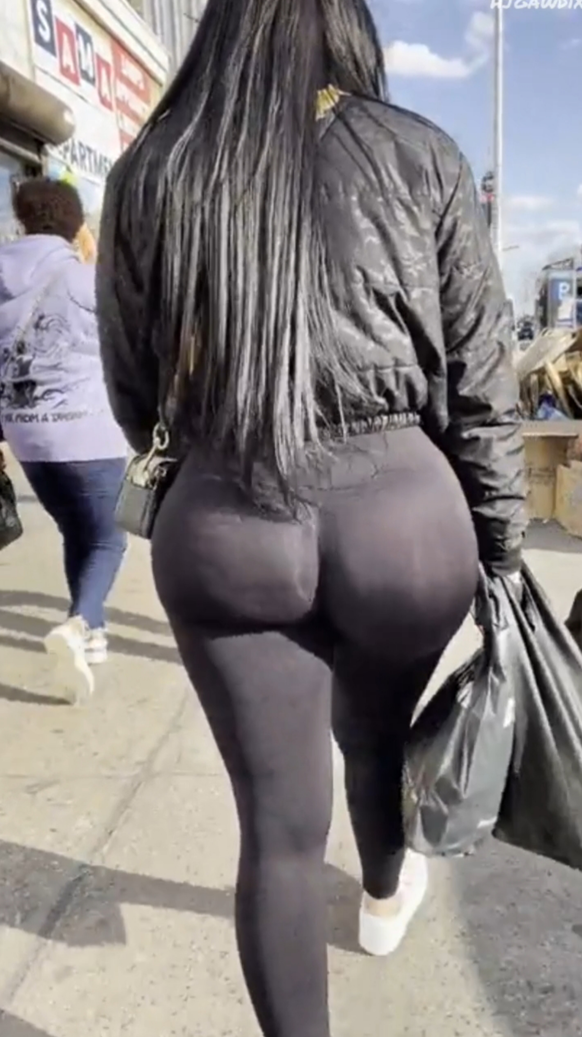 SEXY BIG BUBBLE BOOTY CAPTURE