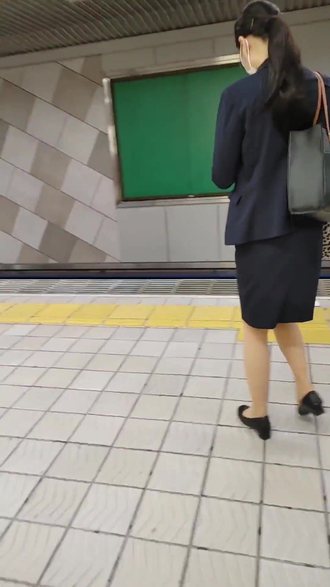 Japanese Office Ladies Upskirt - video 4