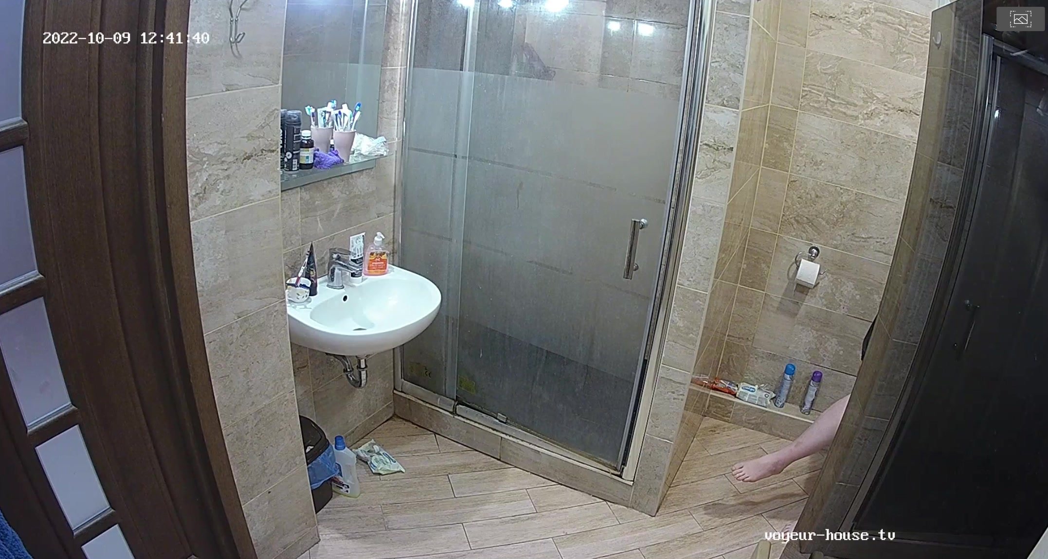 voyerhouse pooping - video 2