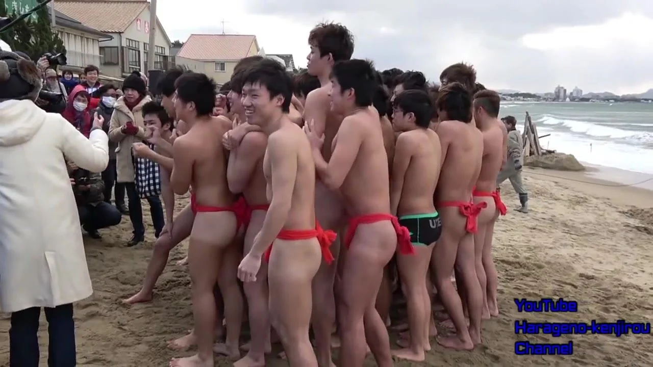 Voyeur: Japanese winter-swimming festival - ThisVid.com