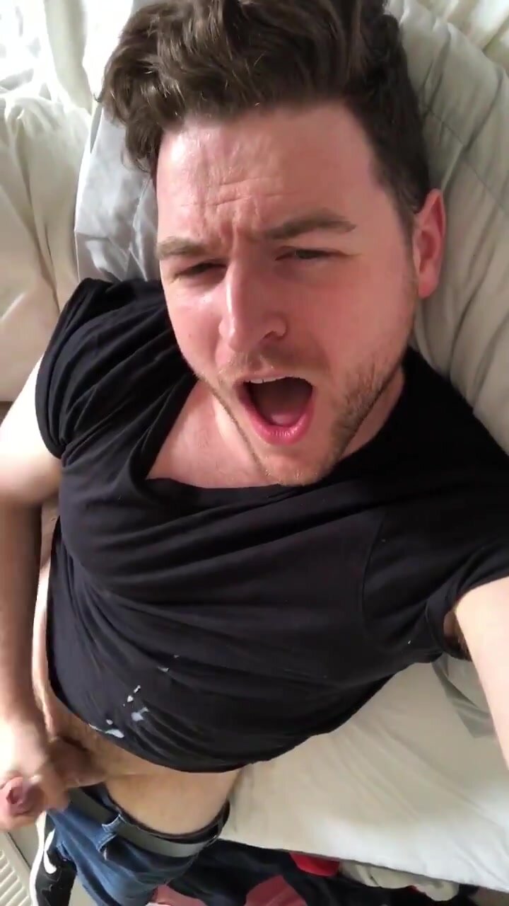 Hot guy jerking in his bedroom
