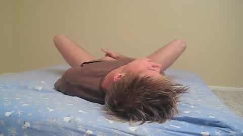 blonde guy shoots a load in his own face