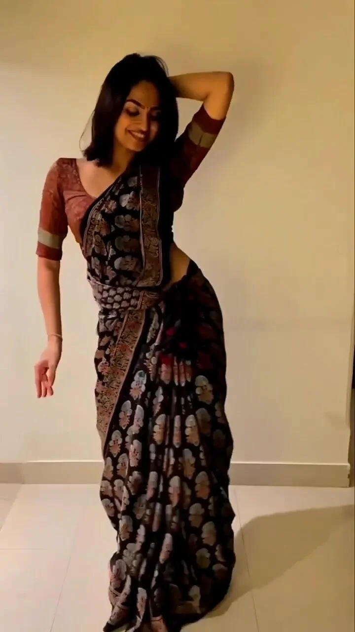 Non Nude) Skinny Milkshake & Belly Dance - ThisVid.com