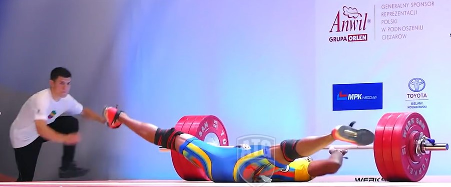 Weightlifter PASSES OUT during competition