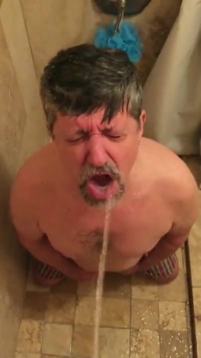 Daddy loves being pissed on