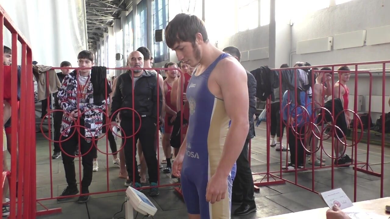 Wrestlers weigh-in - video 3