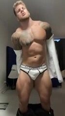 Straight guy wanking and cuming on cam - video 27