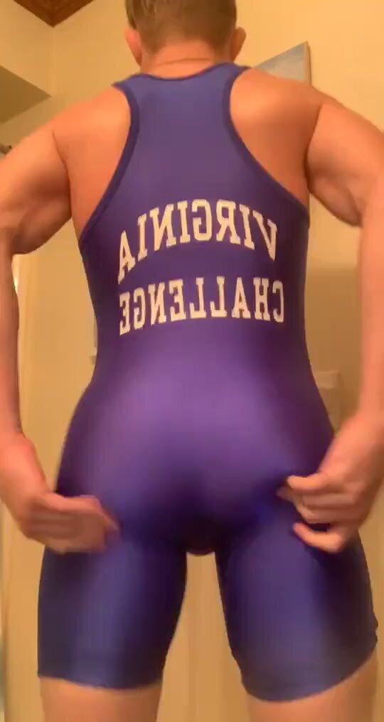 Young jock shows off ass in singlet