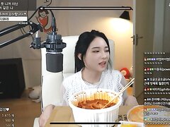 Korean cute girl fart - video 3
