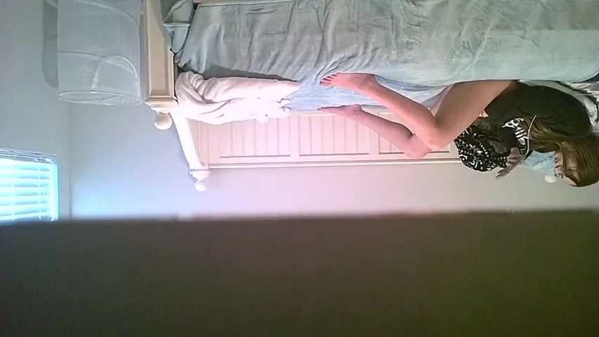 Masturbate Spy Cam On Sis - Spying on sister masturbating in bed - ThisVid.com