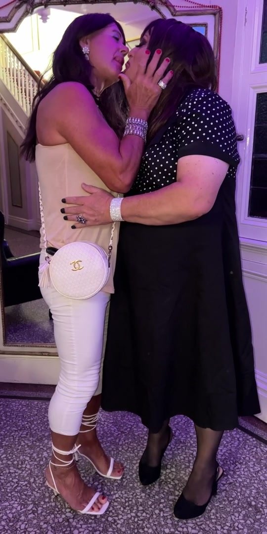 Susan & Debbie Snog at Lovejoys Sex Party