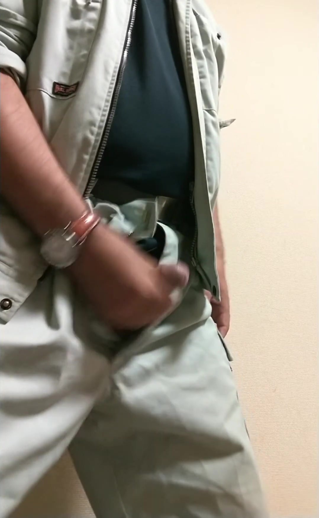 construction worker jerks off - video 2