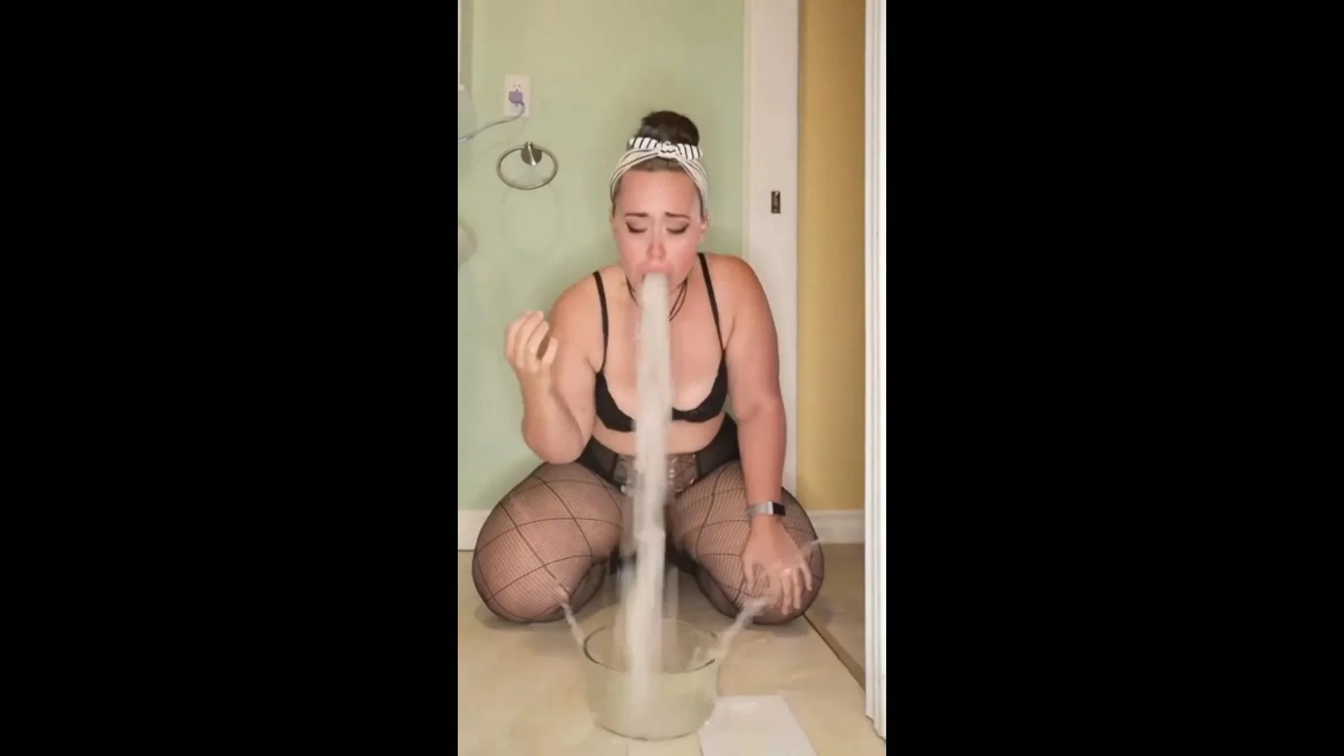 Chubby Puke Porn - Chubby girl massive vomit [Sexy Sounds] - ThisVid.com