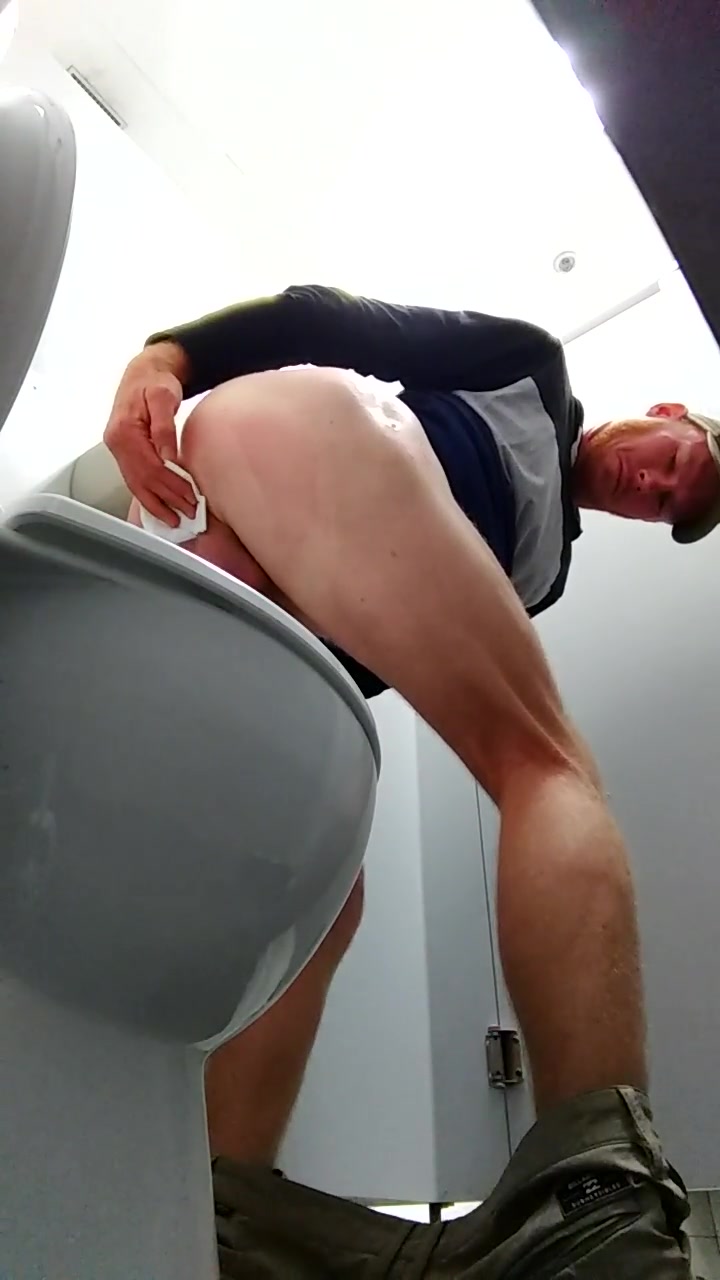 toilet bc 75- Sexy ginger guy pooing