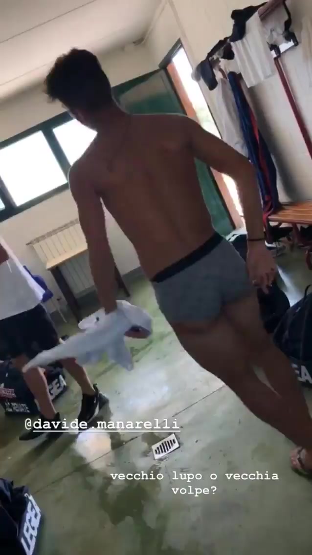 Guy attack his teammate in underwears
