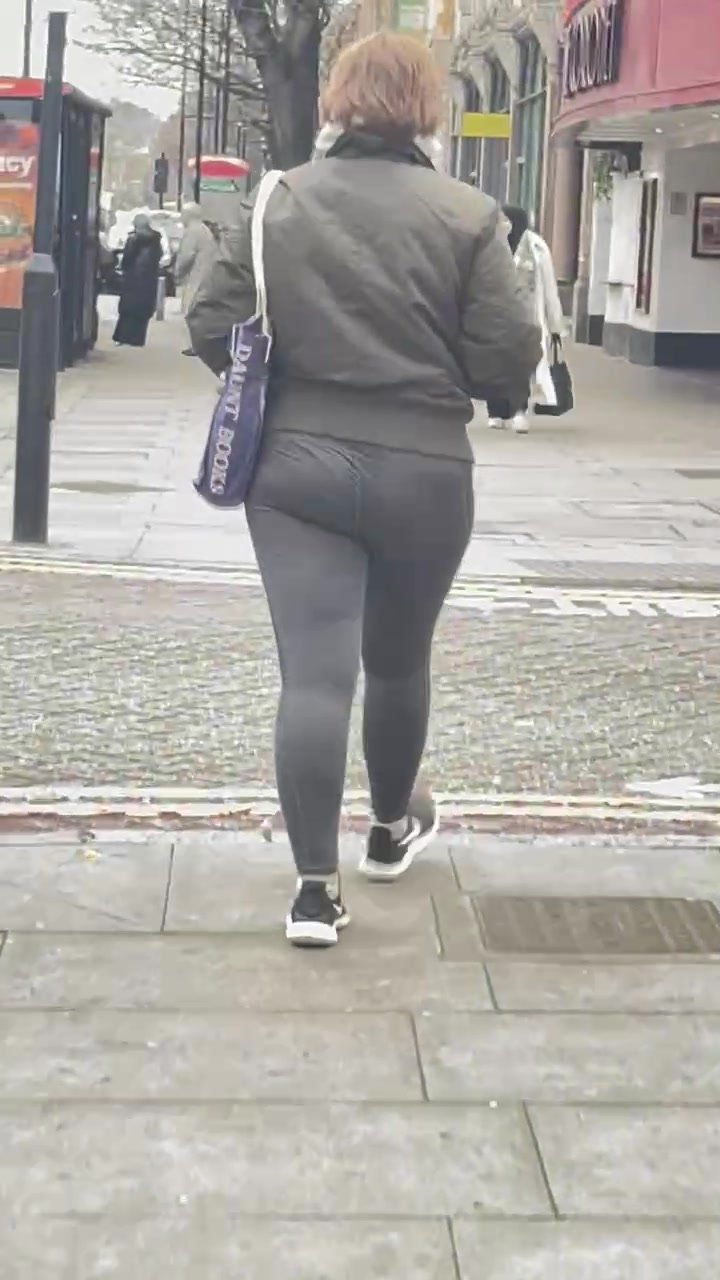 Juicy bbw ass in public