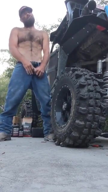 Hot Redneck Pissing mechanic