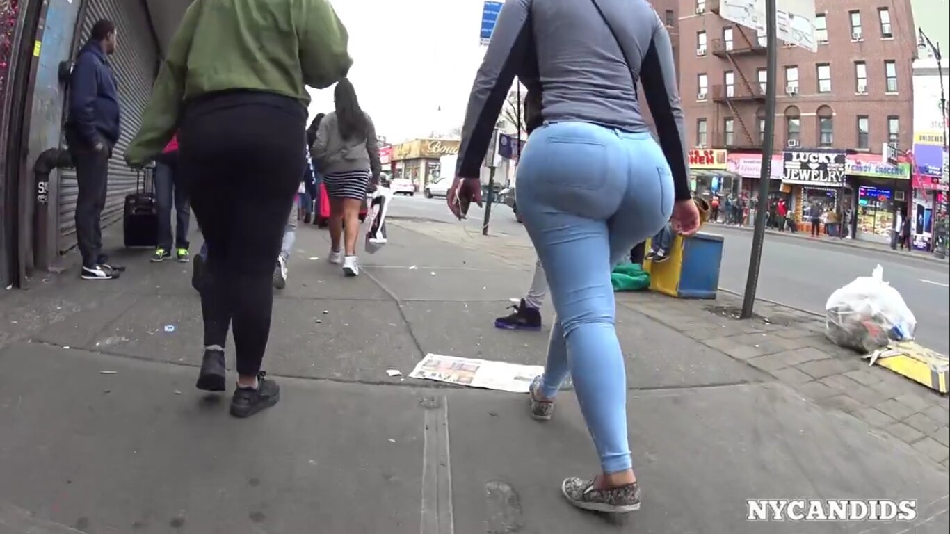 ONE OF THE MOST EPIC BUBBLE BOOTY CANDID CAPTURES OAT