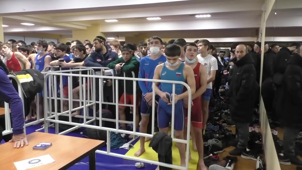 Wrestlers weigh-in - video 4
