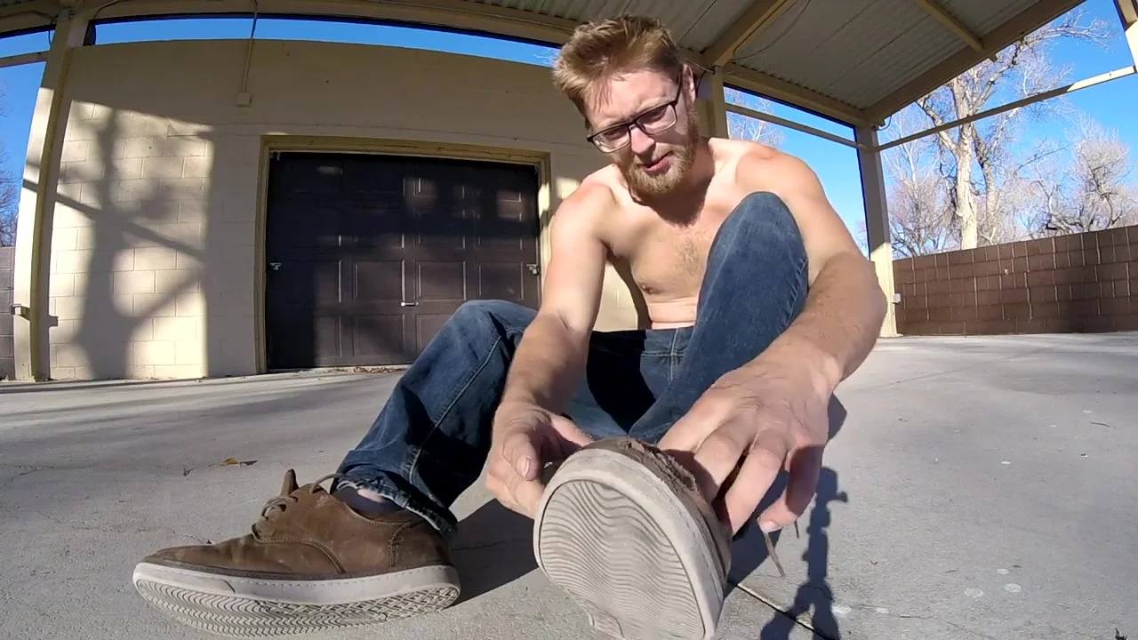 HOT GUY TAKING OFF SHOES AND SOCKS ThisVidcom