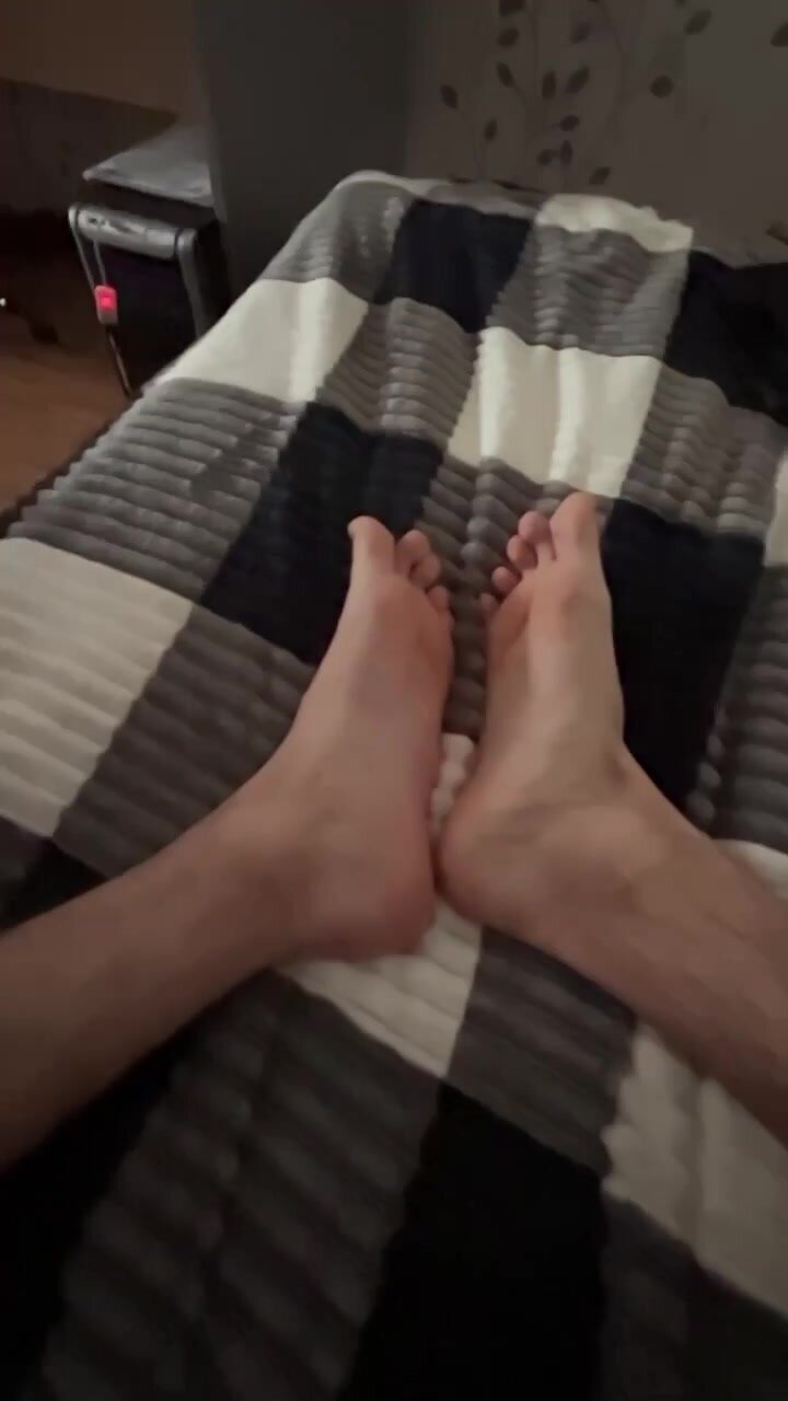 Straight male feet