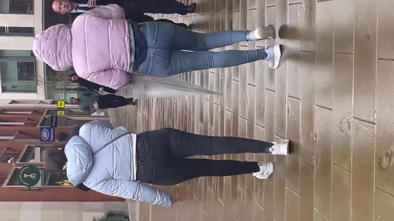 2 teen asses in jeans