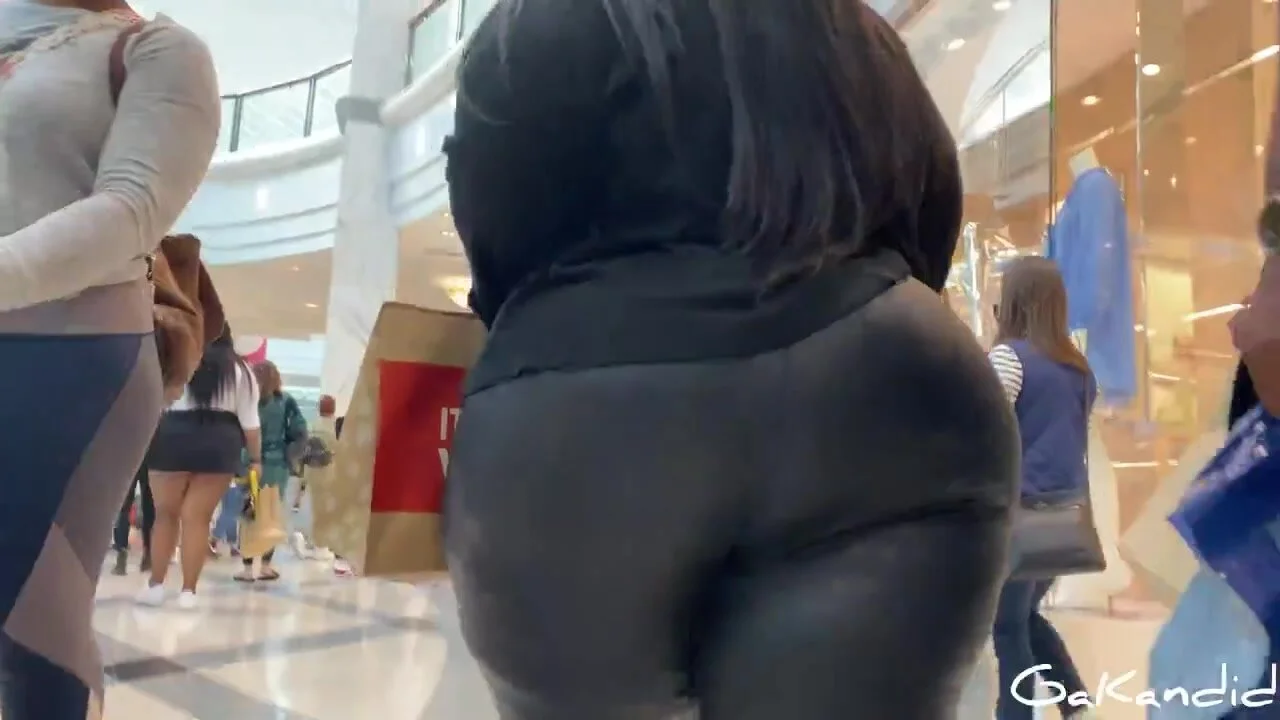 WIDE SSBBW MASSIVE ASS EBONY CANDID CAPTURE - ThisVid.com