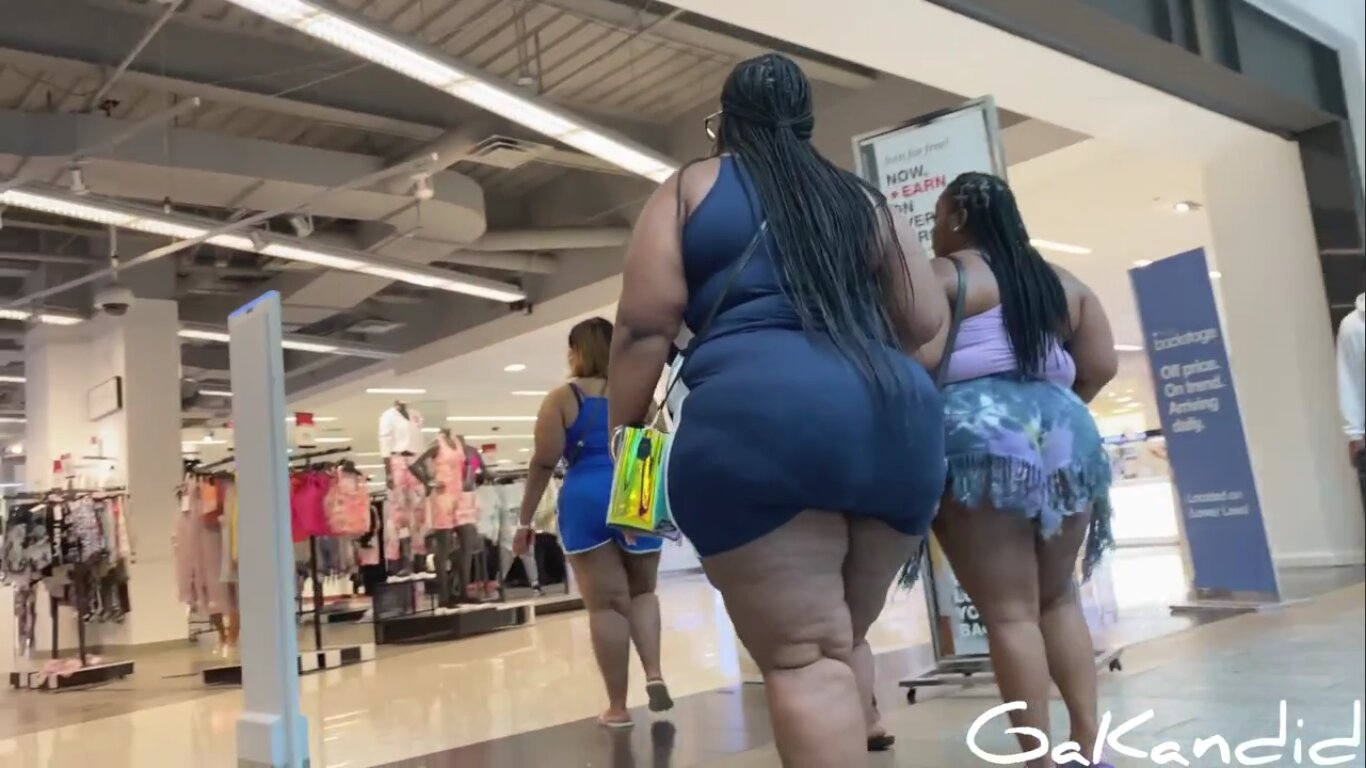 GIGANTIC COLOSSAL SSBBW BIG ASS CANDID