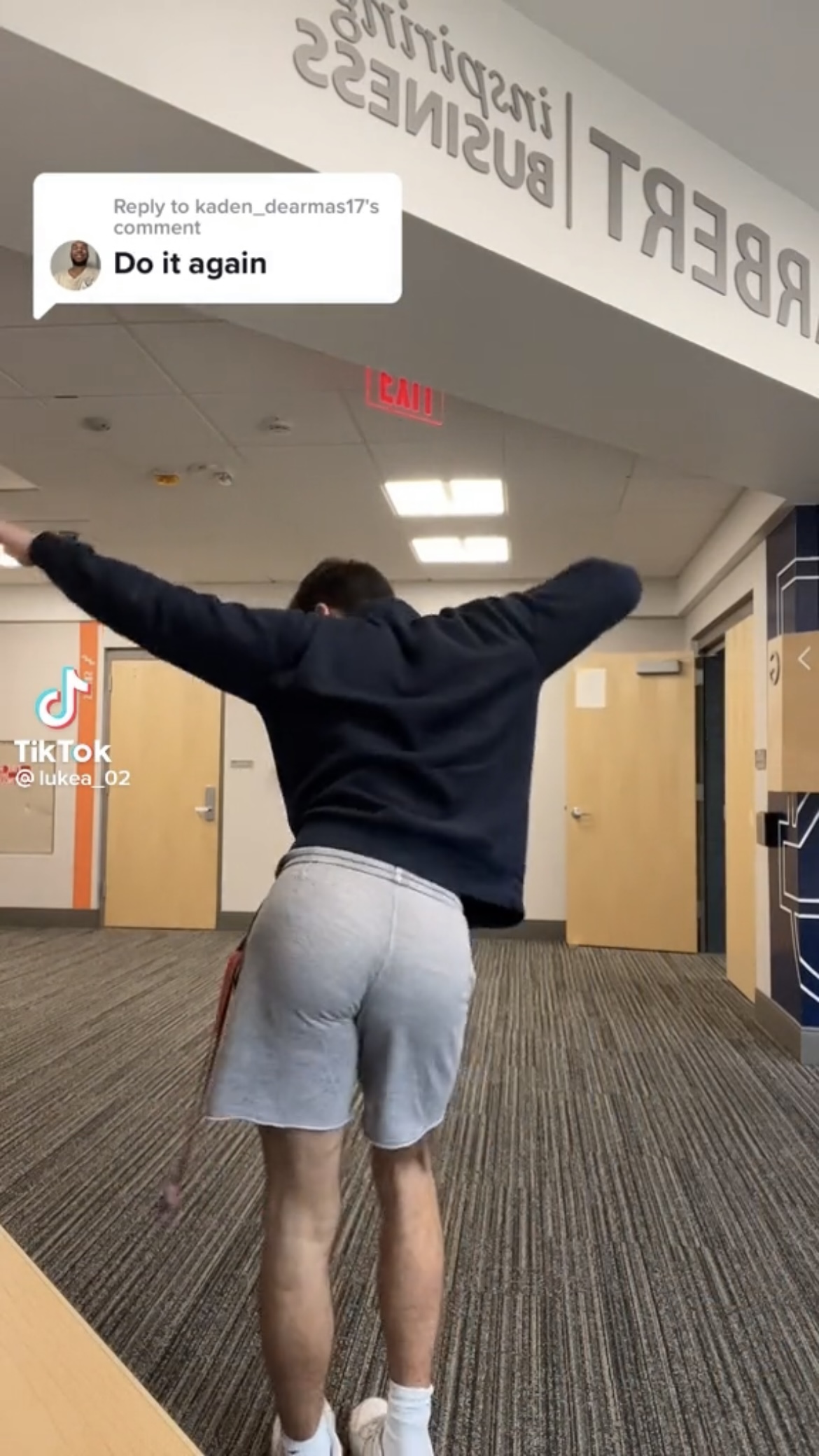 Str8 white bro showing off his ass repeatedly on tiktok
