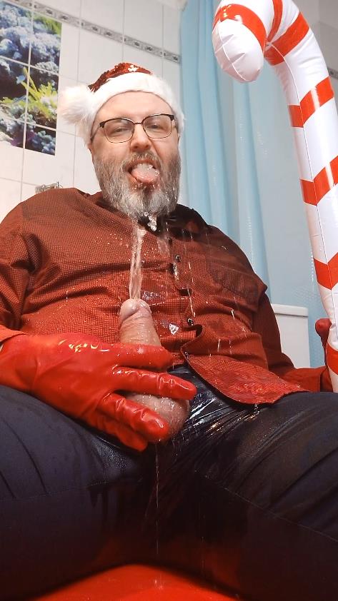 Christmas Piss, Wank & Cumshot (Fully Clothed!)